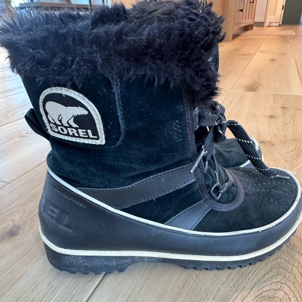 Women’s Sorel Black Fury Boots Size 9